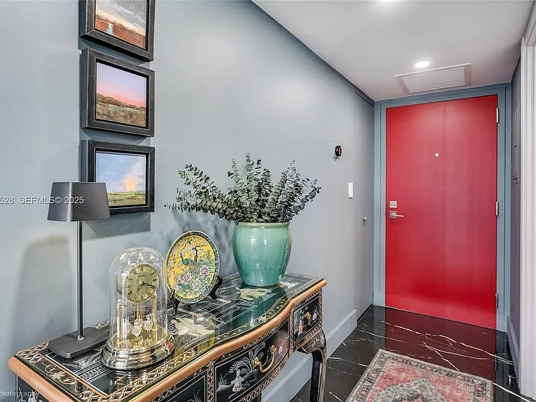 2555 Collins Ave #Penthouse 114 — Photo 12