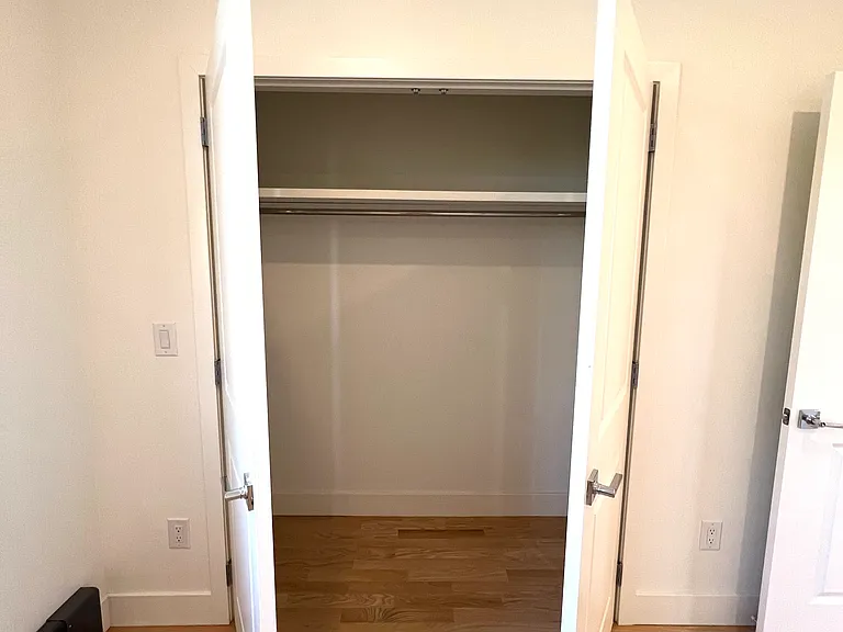 7 Bay 32nd St #2F — Photo 10