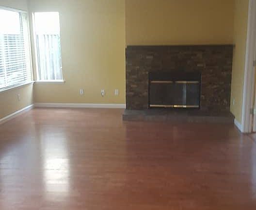 Family room w/Fireplace