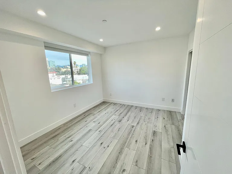 928 S Catalina St #401 — Photo 5