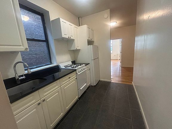 4th image of 160 E 85th St APT 4W