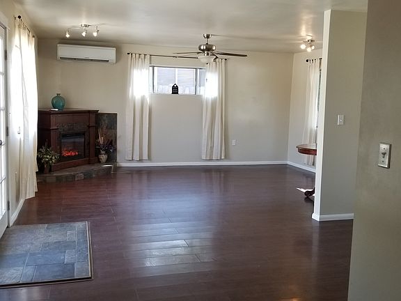 Livingroom fireplace