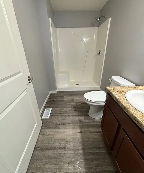 911 N Riverside Dr #7 — Photo 6