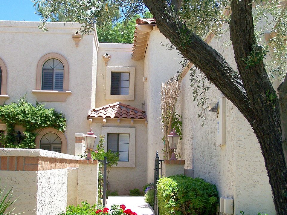 Las Palomas a Gated Water Community