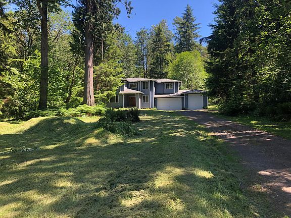 3rd image of 10734 E Lake Joy Dr NE