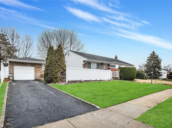 132 Ronni Drive, East Meadow, NY 11554
