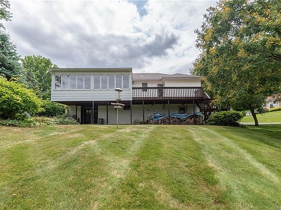 5th image of 1 Bartlett Ln