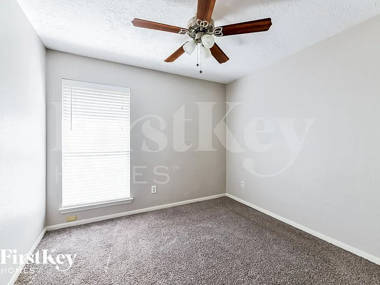 8511 Stagewood Dr — Photo 12