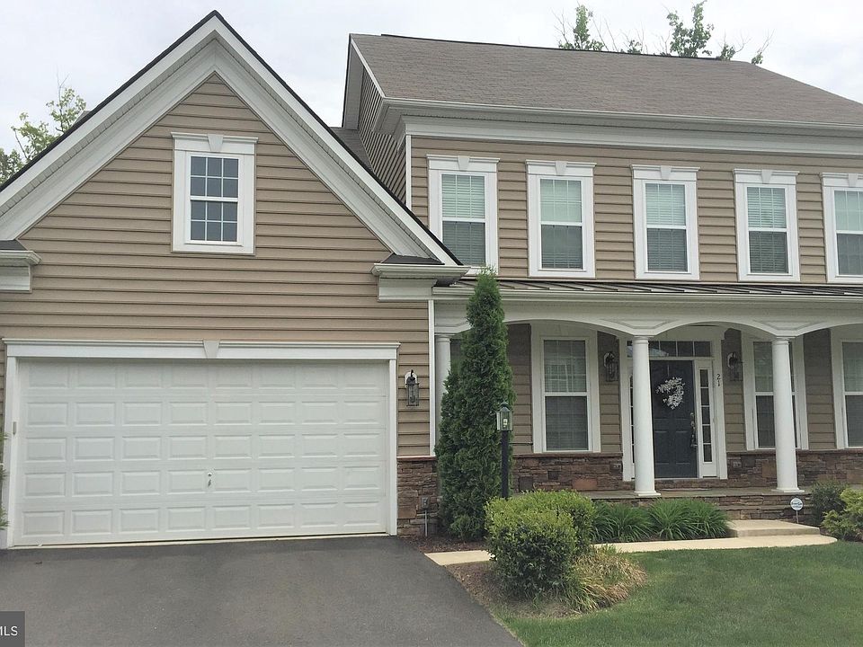 1st image of 21 Woodlot Ct