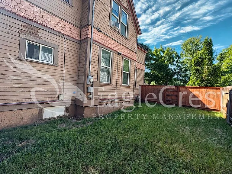 532 Washington St — Photo 10
