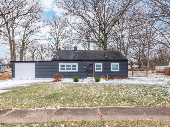 2504 Homewood Dr, Lorain, OH 44055