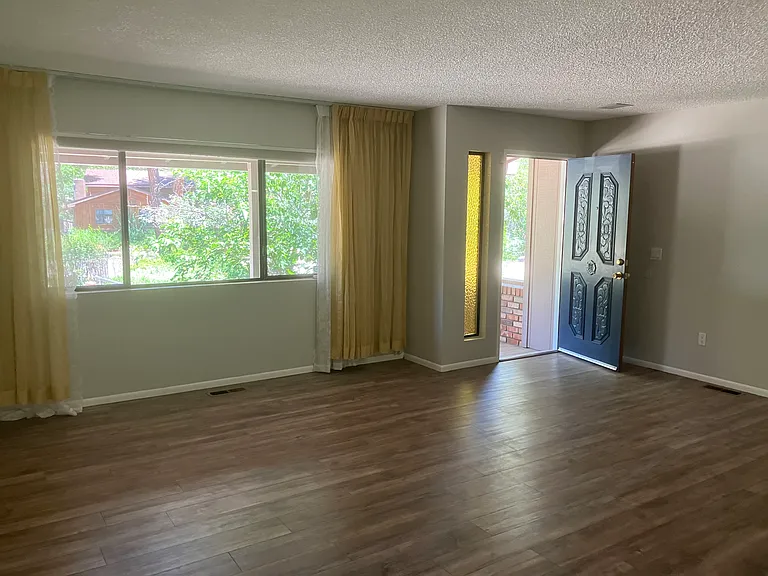 626 Highland Ave — Photo 2