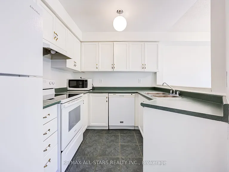 51 Playfair Rd — Photo 17