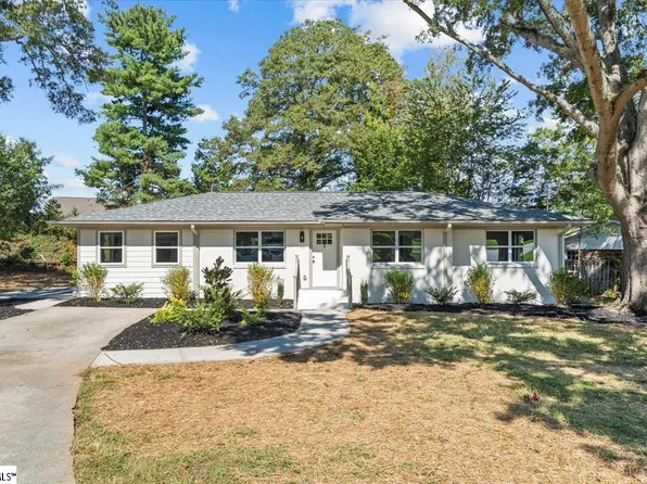 3 Strawberry Dr, Greenville, SC 29617