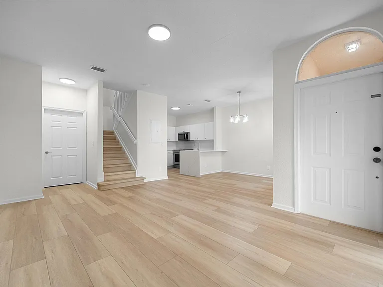 1204 Santa Catalina Ln — Photo 1