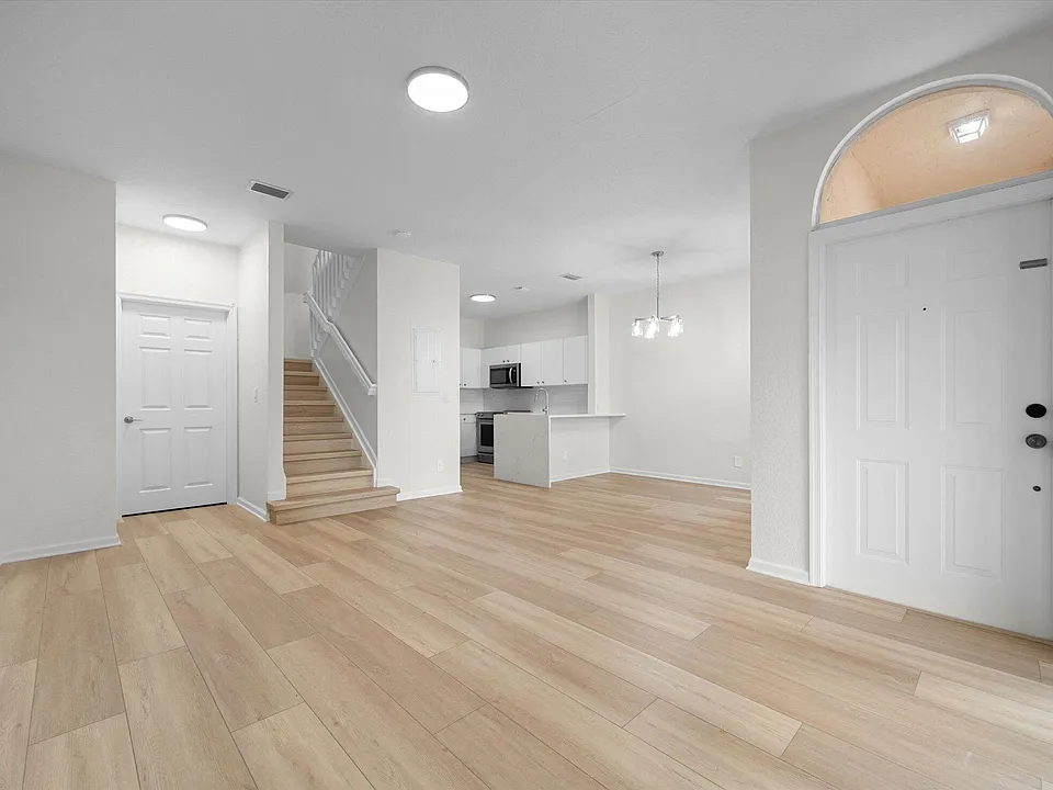 1204 Santa Catalina Ln