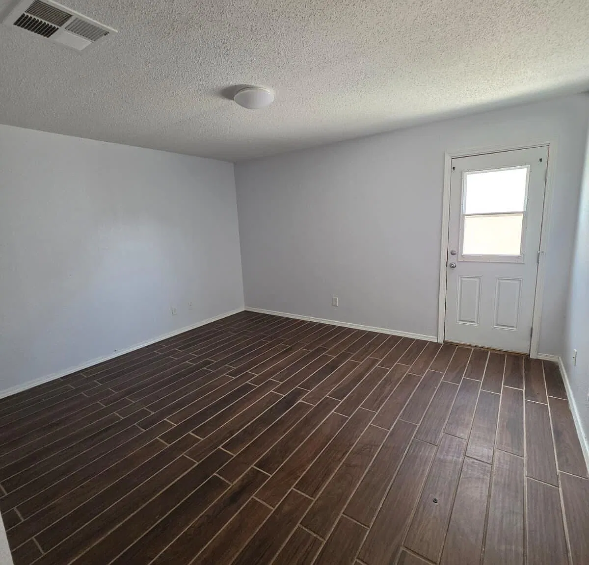4 bed, 2.0 bath, 1400 sqft, $1,675 — Photo 3