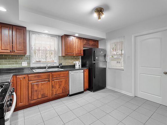 3rd image of 2143 N 76th Ave
