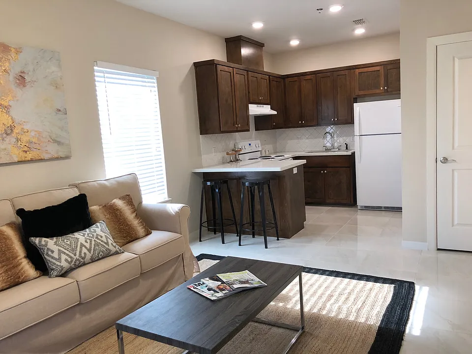 802 W Cherokee Ave #2