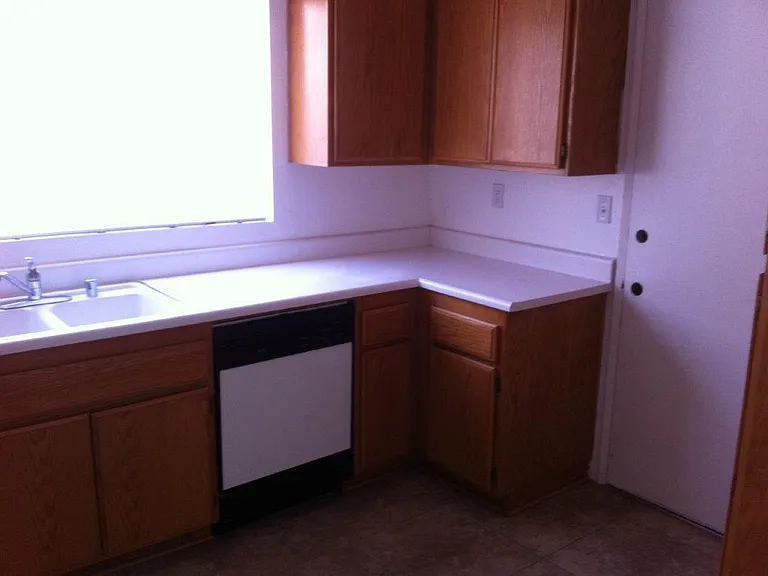 Candice Ave — Photo 4