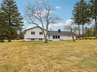 8354 Cloveridge Rd, Chagrin Falls, OH 44022