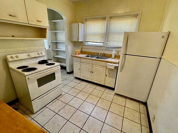 5th image of 1410 S Evans Ave