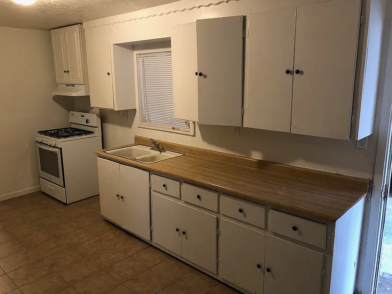 232 Albert Ave — Photo 6
