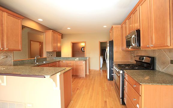 3rd image of 18017 Breckenridge Blvd