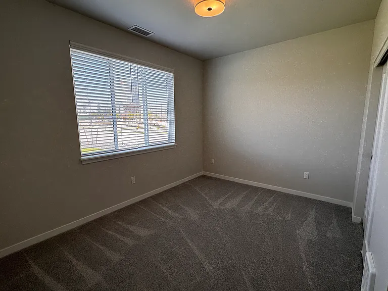 896 E Railroad Ave — Photo 16