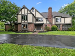 24 Chesterfield Lakes Rd, Chesterfield, MO 63005