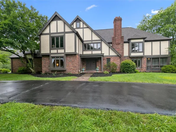 24 Chesterfield Lakes Rd, Chesterfield, MO 63005