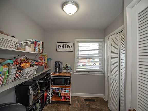5th image of 401 Eastview Dr