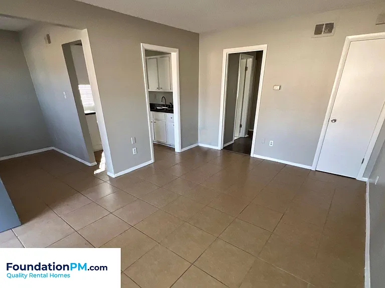 1131 Catalina Rd #1 — Photo 5