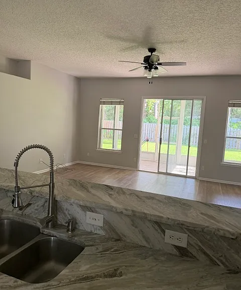 12789 Chets Creek Dr N — Photo 2