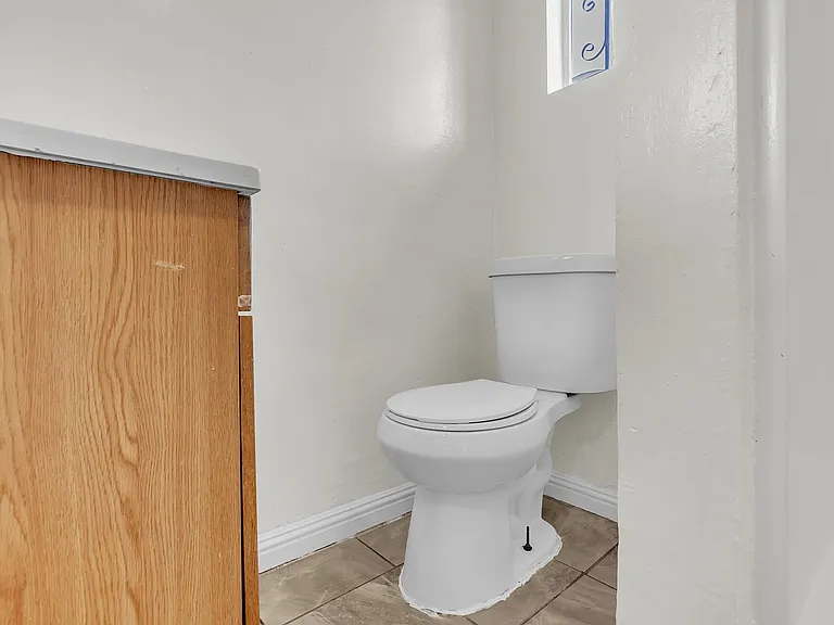 6110 Makee Ave — Photo 14
