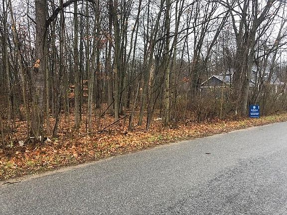 3rd image of Golfmere Dr
