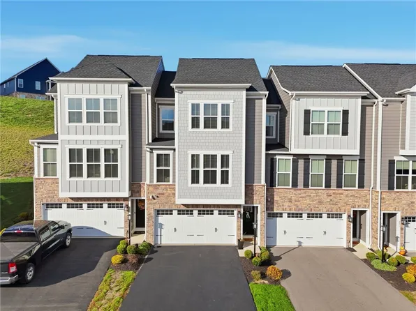 205 Spruce Ln N, Canonsburg, PA 15317