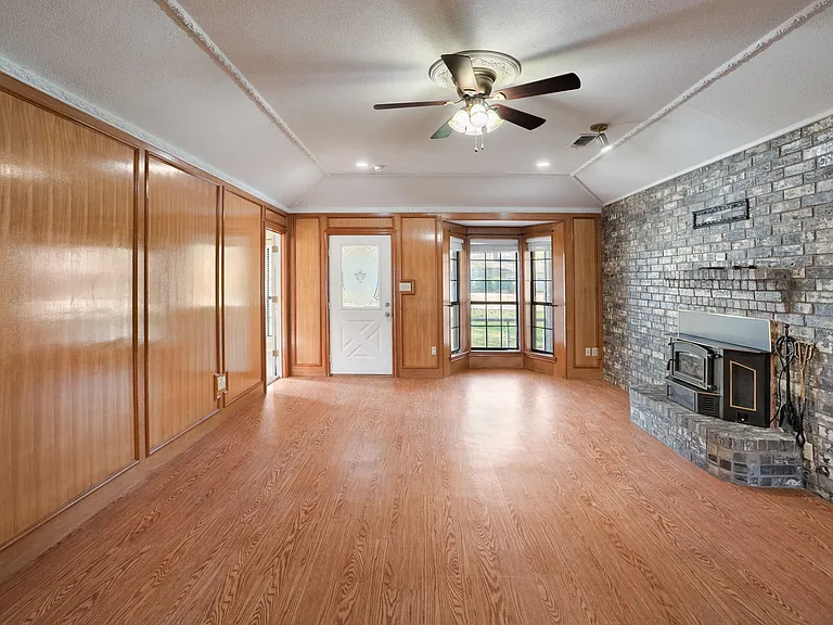 300 E Short St — Photo 5