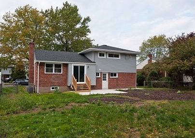 5th image of 1122 Bernard Dr