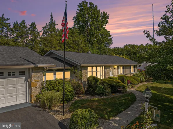 4121 Barberry Dr, Lafayette Hill, PA 19444