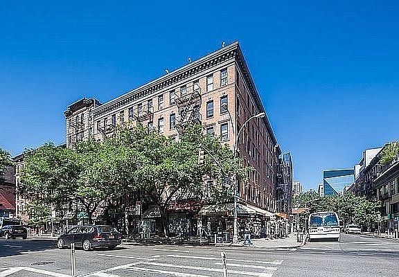 4th image of 36 Saint Marks Pl APT 4