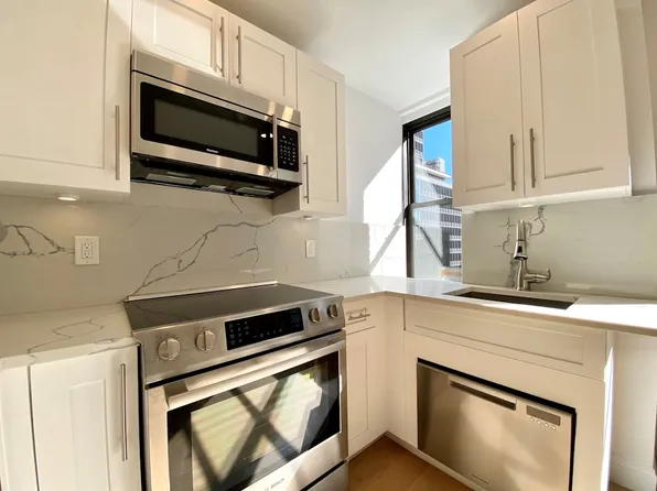 160 East 48th Street image 1 of 14
