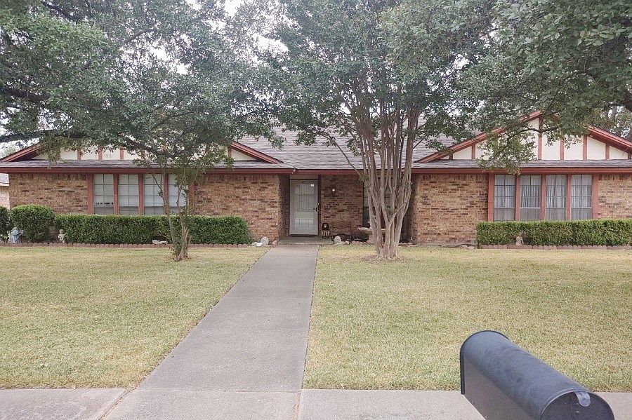 1st image of 2808 Glenhaven Dr