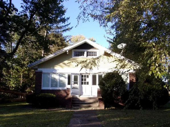 509 W Clay St, Clinton, IL 61727