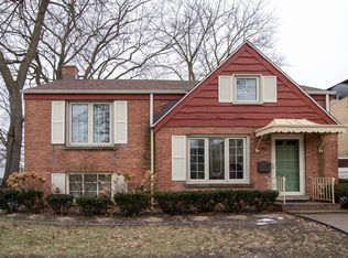 95 E Burlington St, Riverside, IL 60546