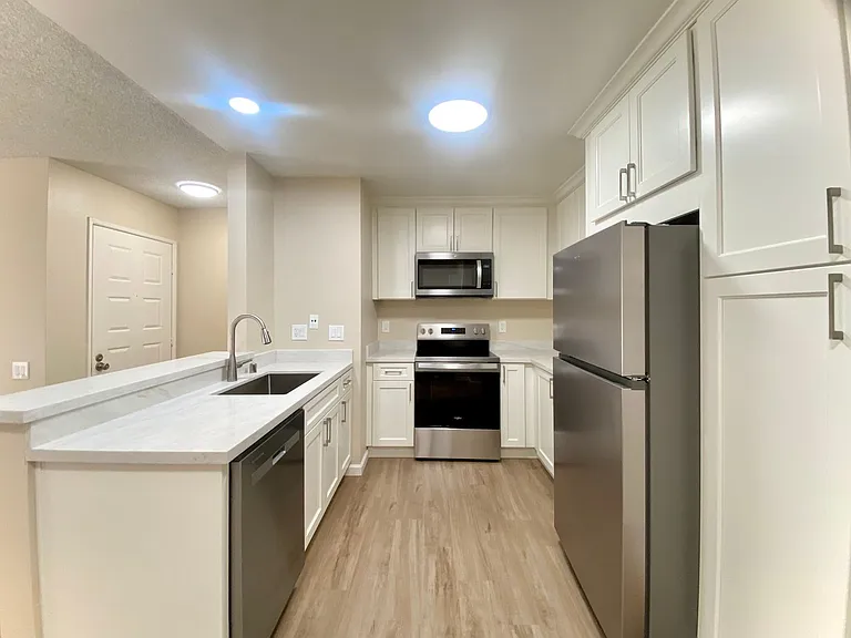 254 Hackamore Cmn — Photo 2