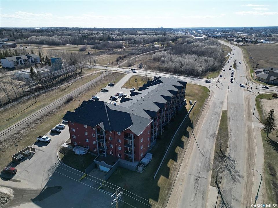 1st image of UNIT 401-1501 15th STREET E