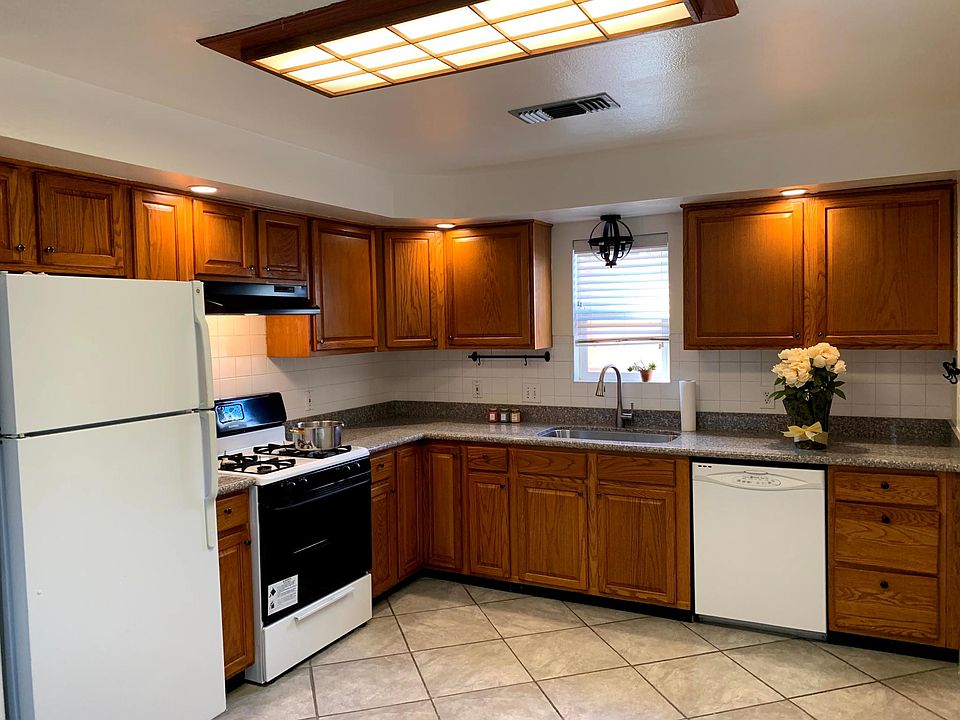 2nd image of 204 Edwards St