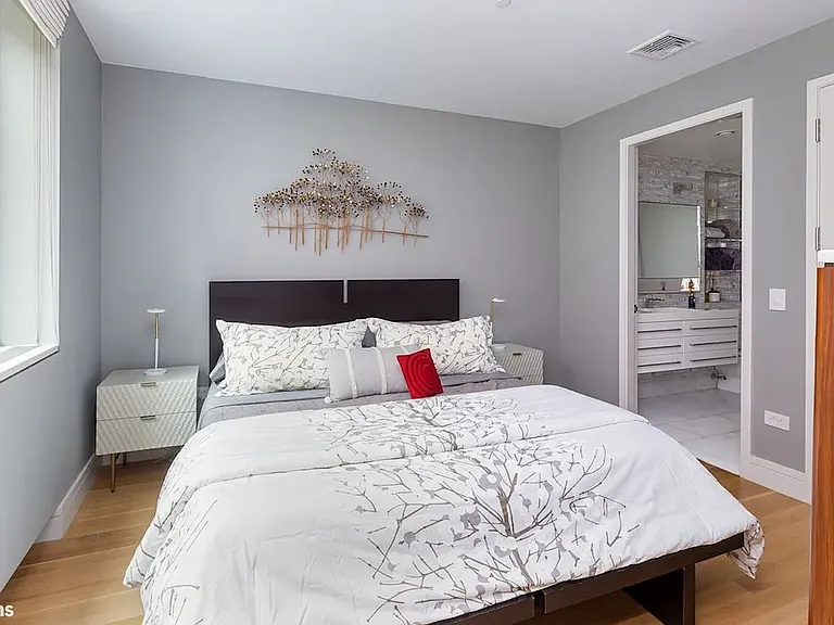 124 W 23rd St #4B — Photo 6