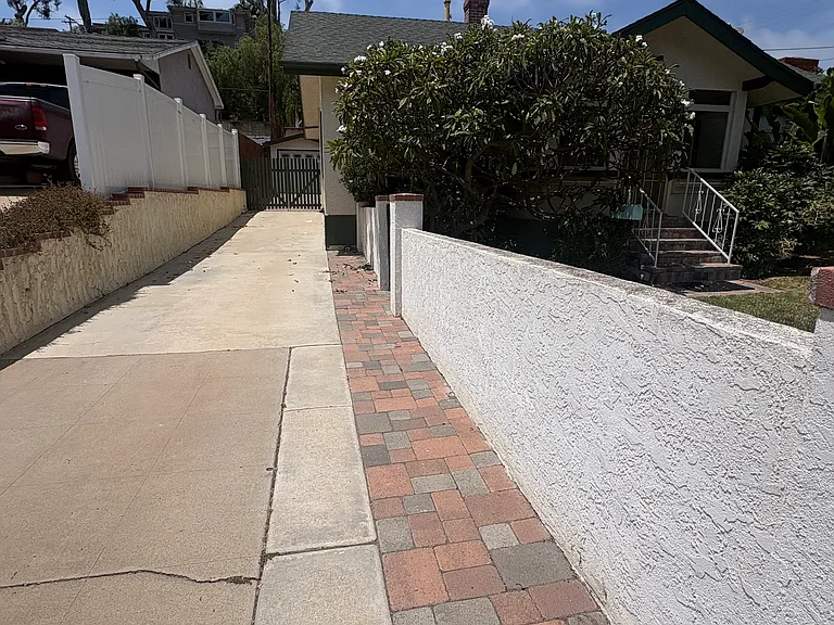 2220 Rosecrans St — Photo 3